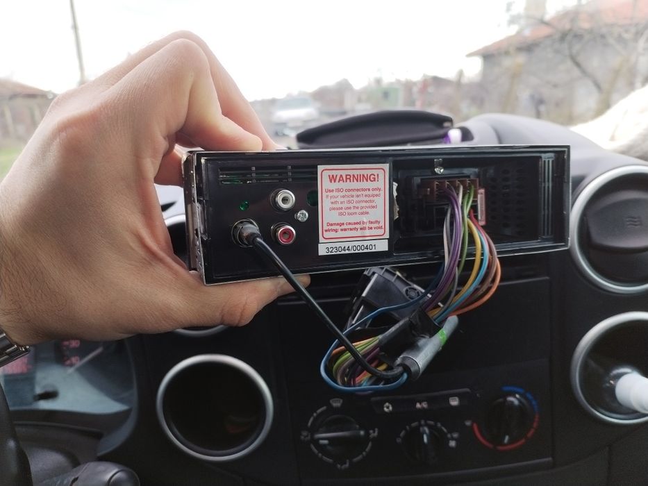 Радио за кола с блутут