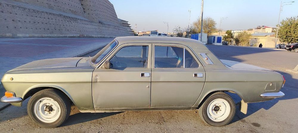 Машина продаётся. Газ 24.