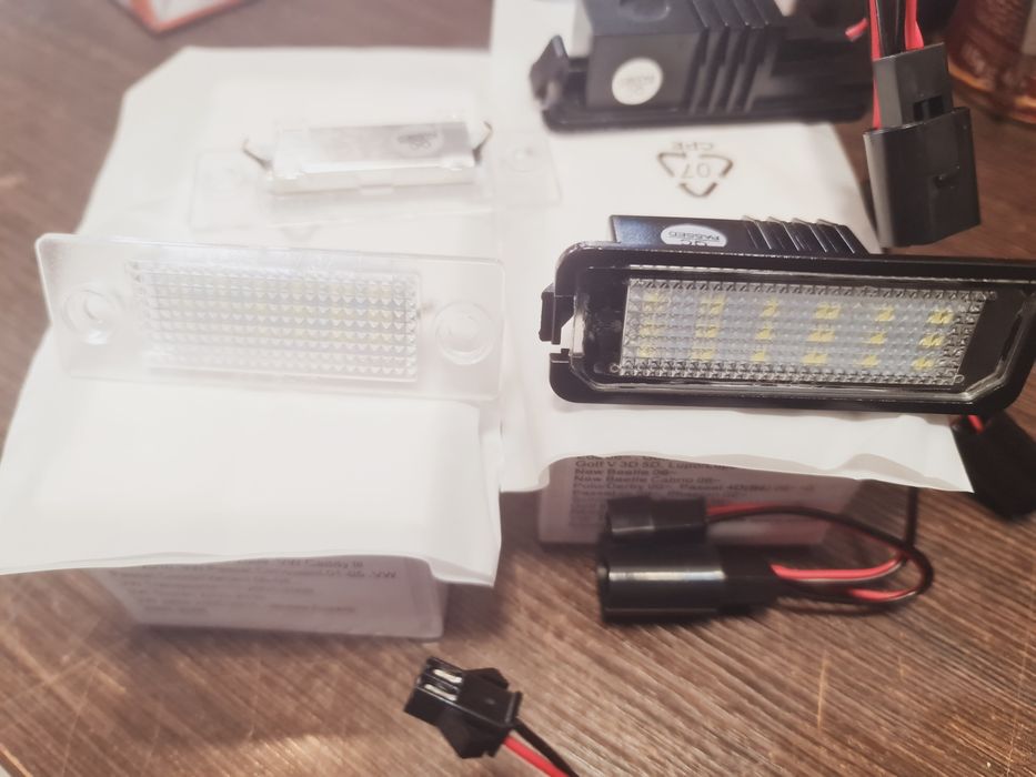 Лед плафони за номера на Фолксваген Голф Пасат Туаран Тигуан Туарег