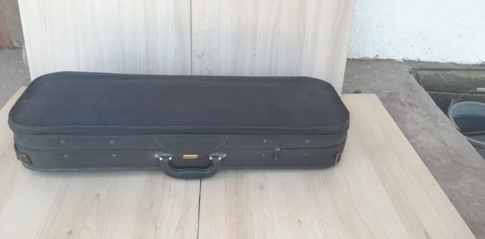 Продам Прима-қобыз с чехлом. Состояние хорошее.