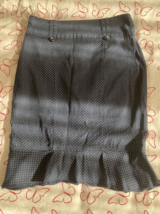 Fusta office conica albastru cu buline albe