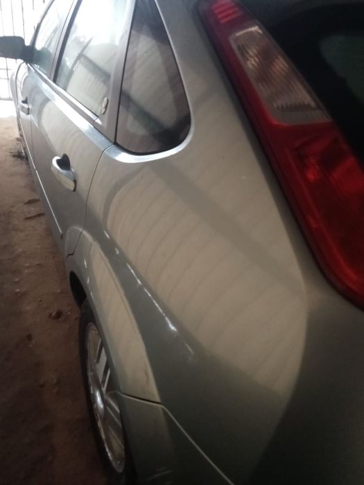 Vand ford focus 2 pentru piese