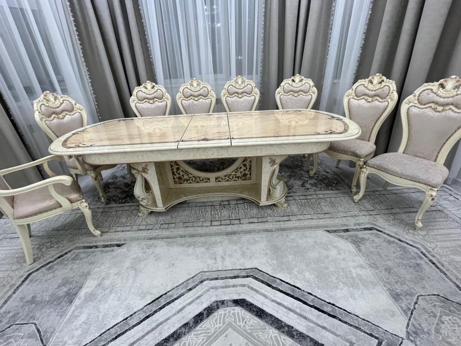 Стол с 8 стульями