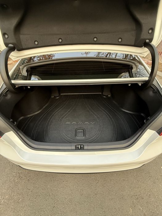 Продаю свою Toyota Camry 70 гибрид 2.5 литра