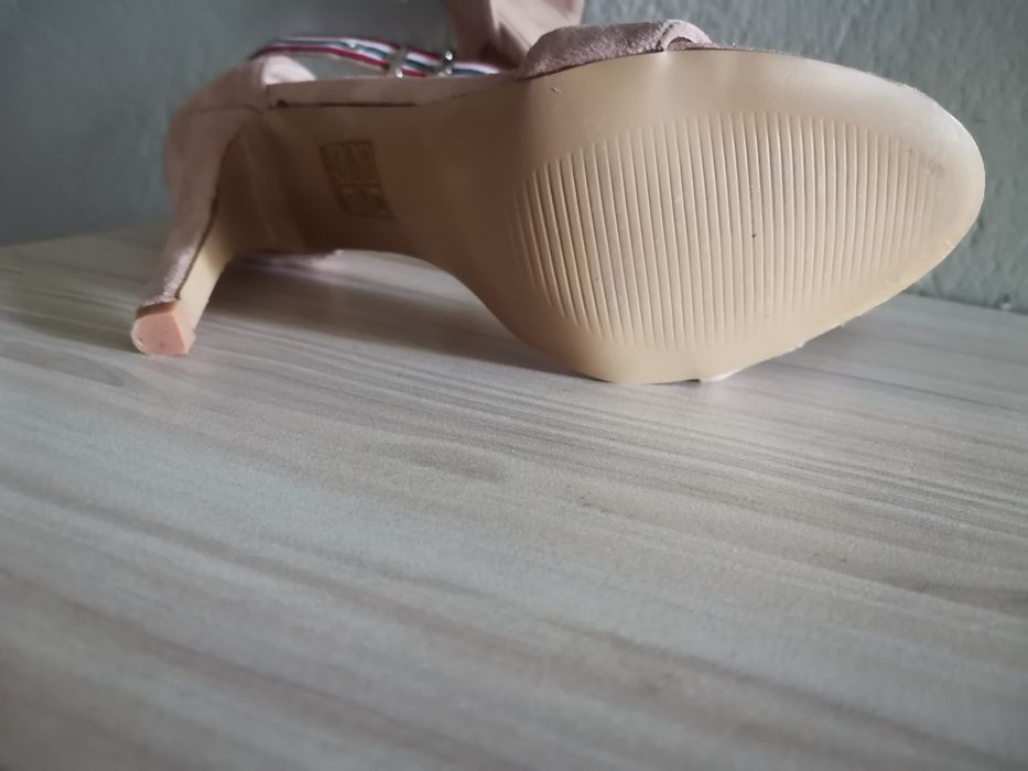 Страхотно сандали 38 номер