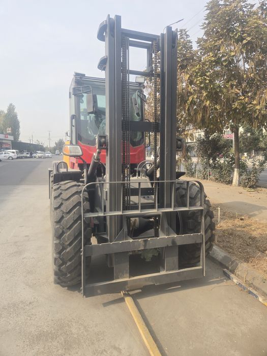 Кара внедарожный вилочный погрузчие