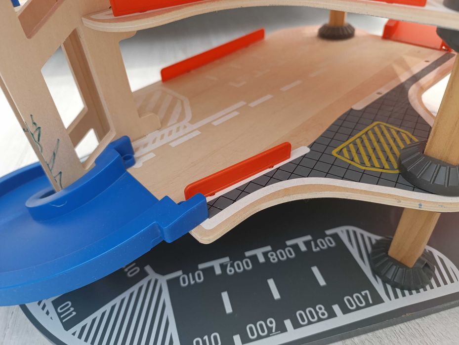 Детска дървена писта/паркинг