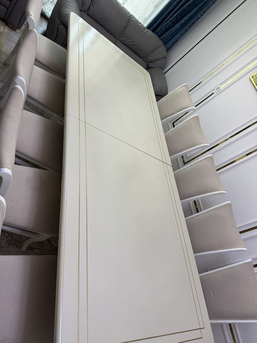 Гостевой стол и стулья