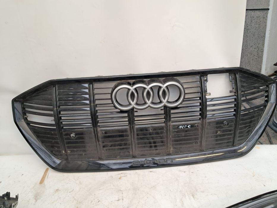 Грил решетка Audi  E-Tron