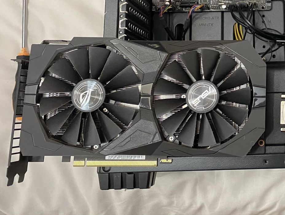 Placa video  Asus ROG GTX 1650 4GB