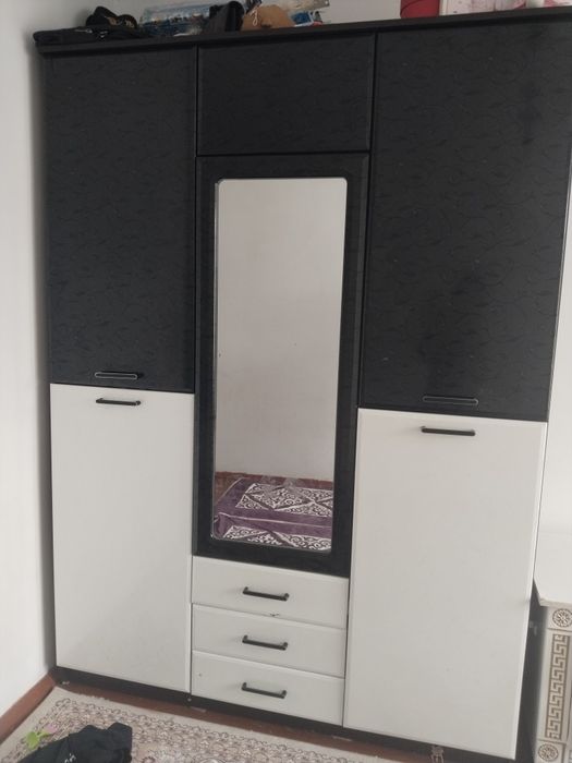 Продам срочно шкаф