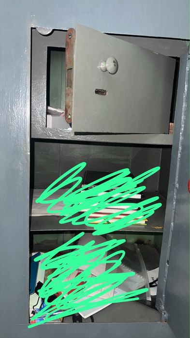 Продается железный сейф