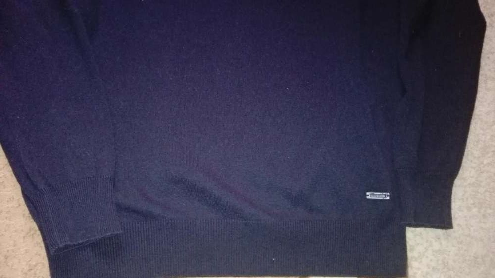 Pulover ,marimea M,de culoare neagra,stare f.buna