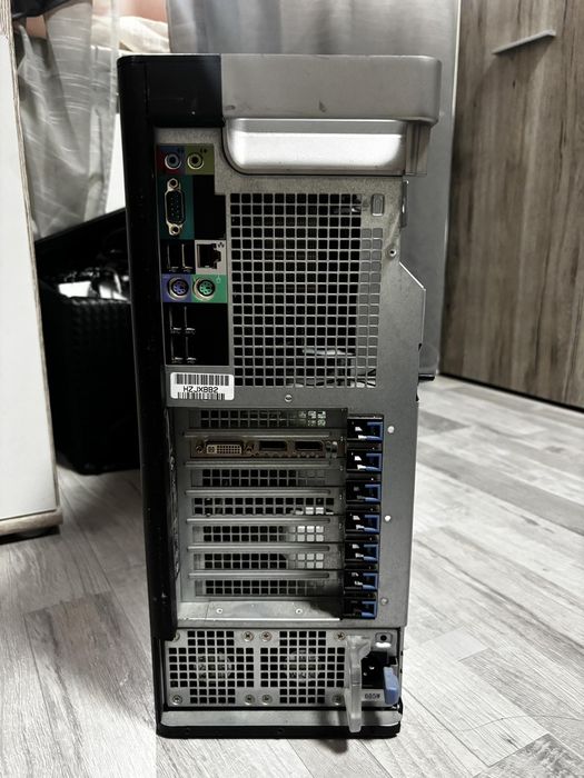 Настолен компютър dell precision tower 5810