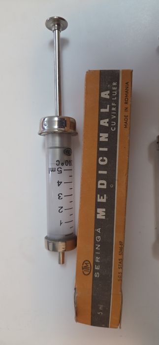 Seringi si ace medicinale cu varf Luer  vechi