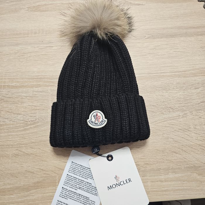 Caciula Moncler noua cu eticheta