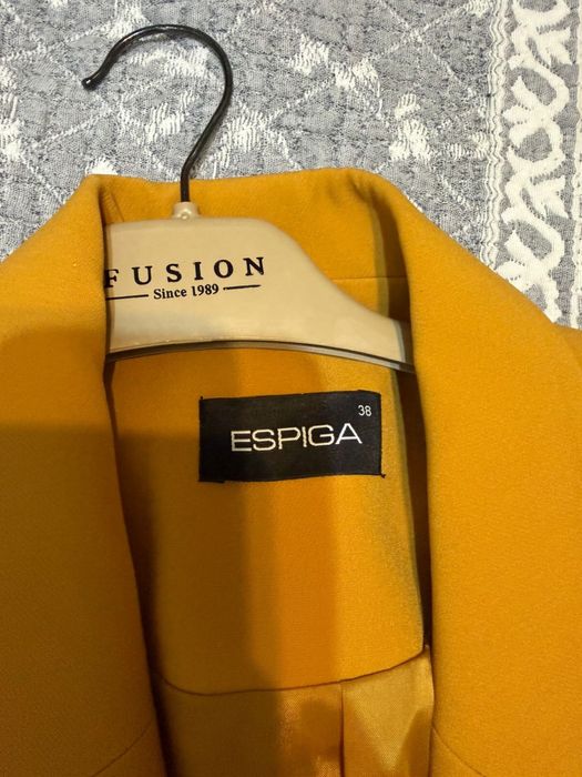 Продам стильный костюм