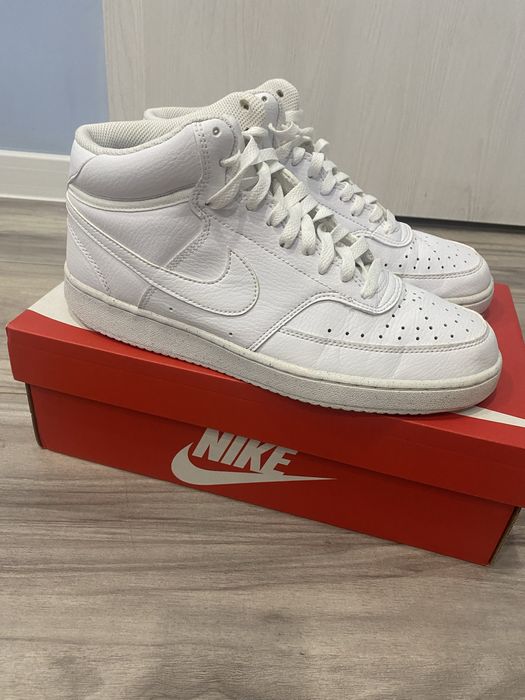 Бели кецове Nike