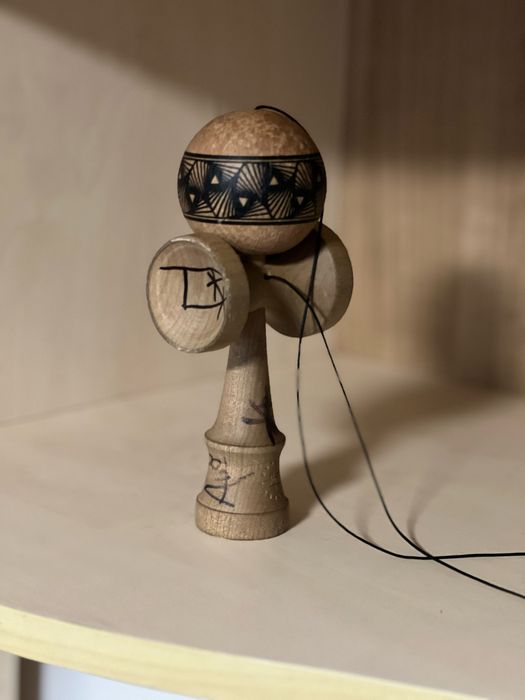 Vând kendama Israel semnată