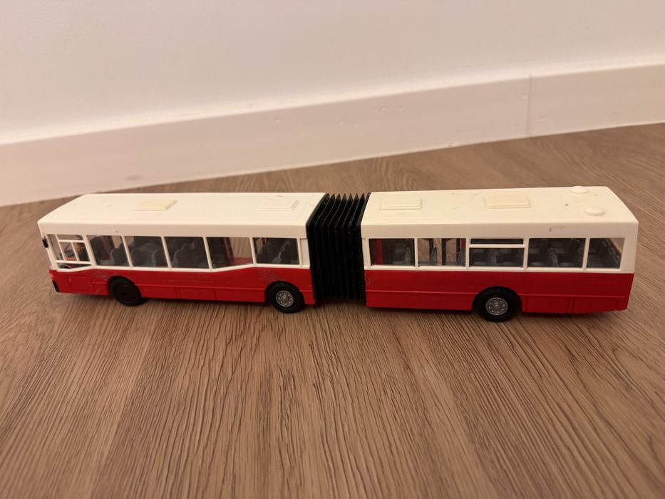 Autobuz si troleu
