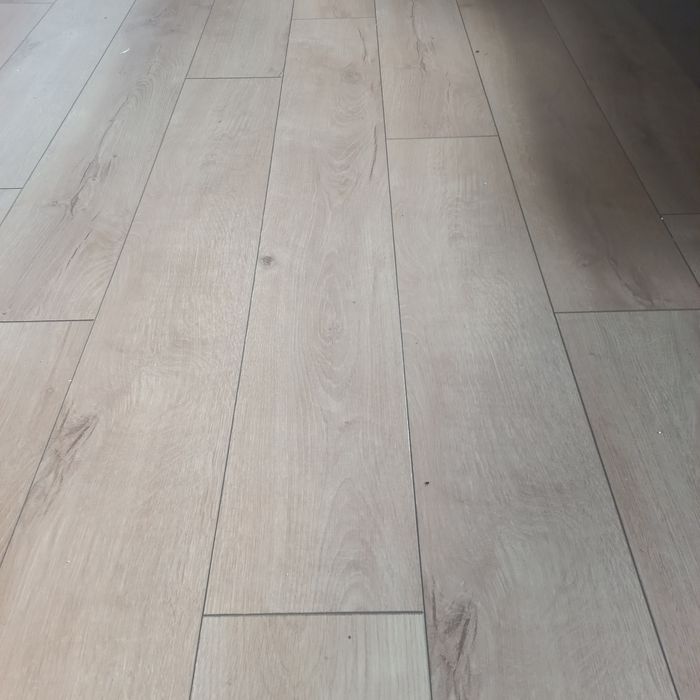 Ламинат, линолеум