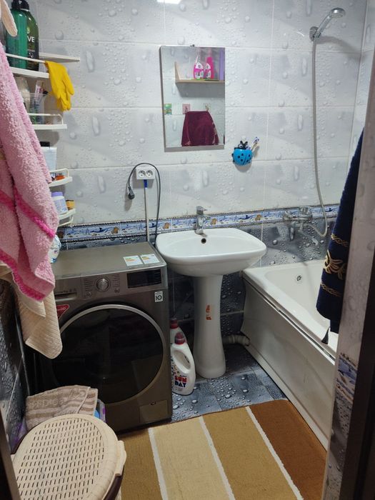 Ikki xonali uy sotiladi