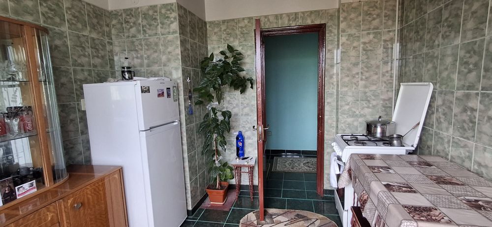 Particular vând apartament 3  camere sau schimb cu 2 camere