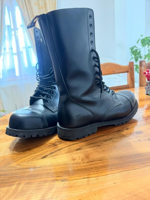 Bocanci Pure Trash nr.13 cu 14 găuri noi