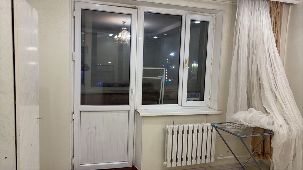 Продам окна пластиковые, дверь.
