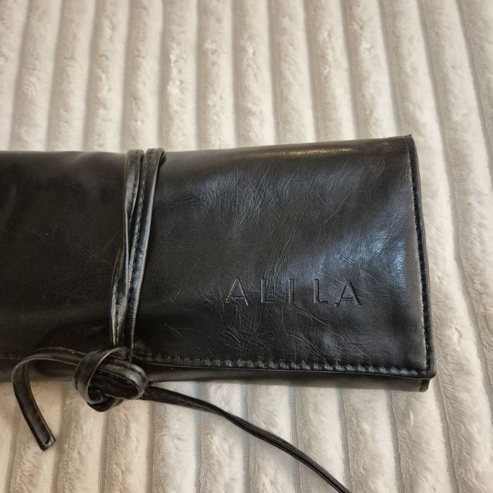 Четки за грим/естествена косъм в калъф от естествена кожа