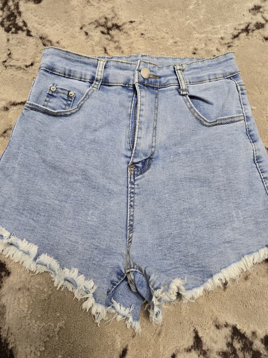 Pantaloni scurți de blug