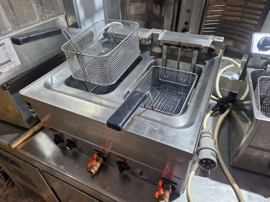 Friteuza dubla cu 2 coșuri la 380v, cu robinet golire