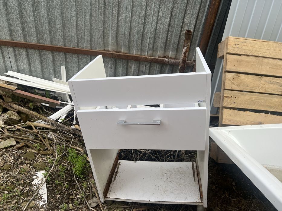 Продам комод для ванной.