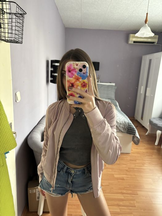 Яке в цвят пепел от рози