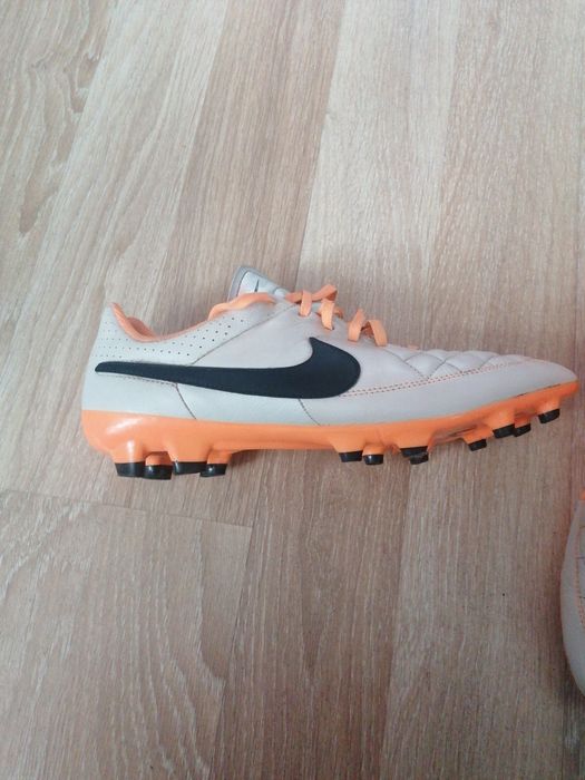 Стоношки лото чисто нови и бутонки Nike номер 39