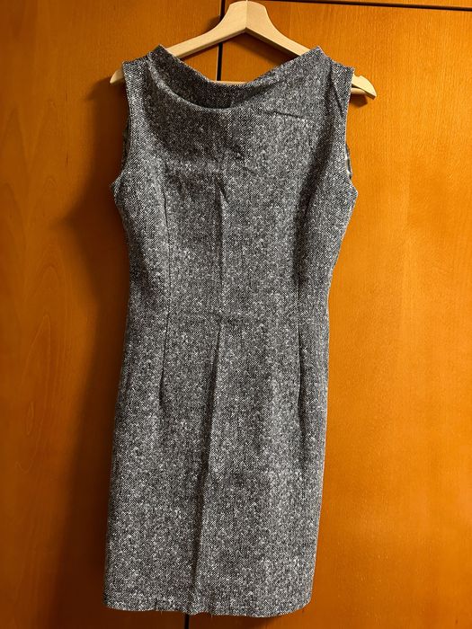 Права рокля в черно-бяло