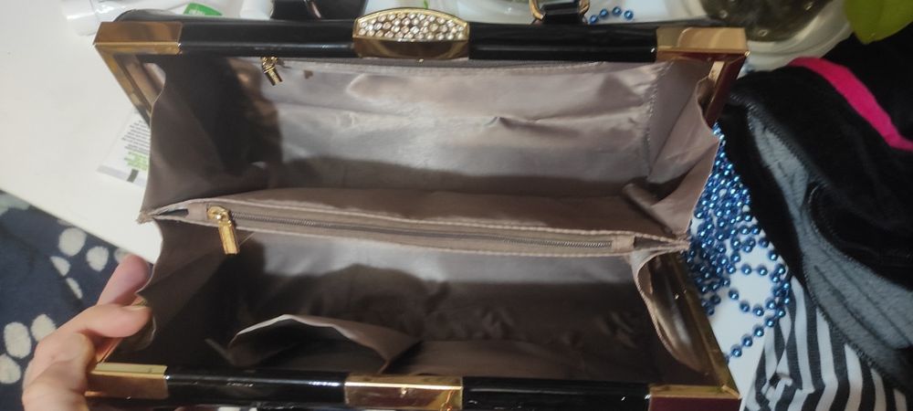 Продам женскую сумочку