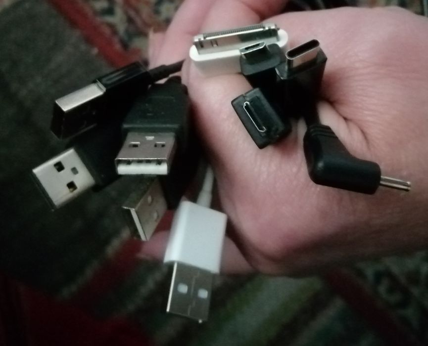 USB кабели по 2 лева бройката
