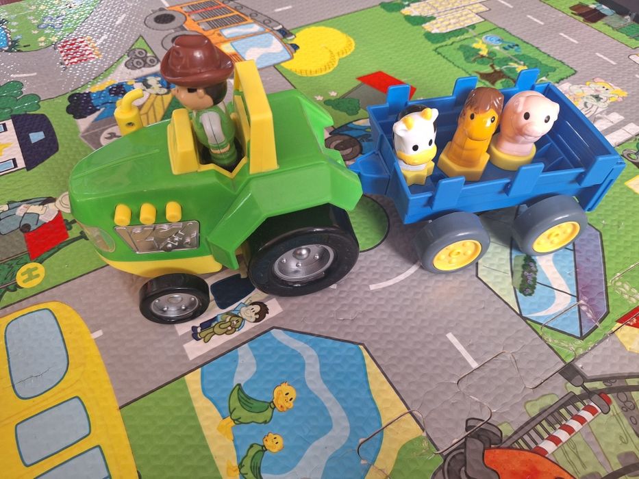 Фермер музикален и с три животни .