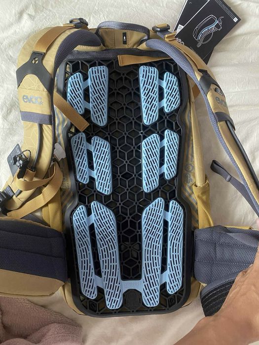 Най-висок клас Байк Раница с протектор за гръбнак EVOC Neo 16L
