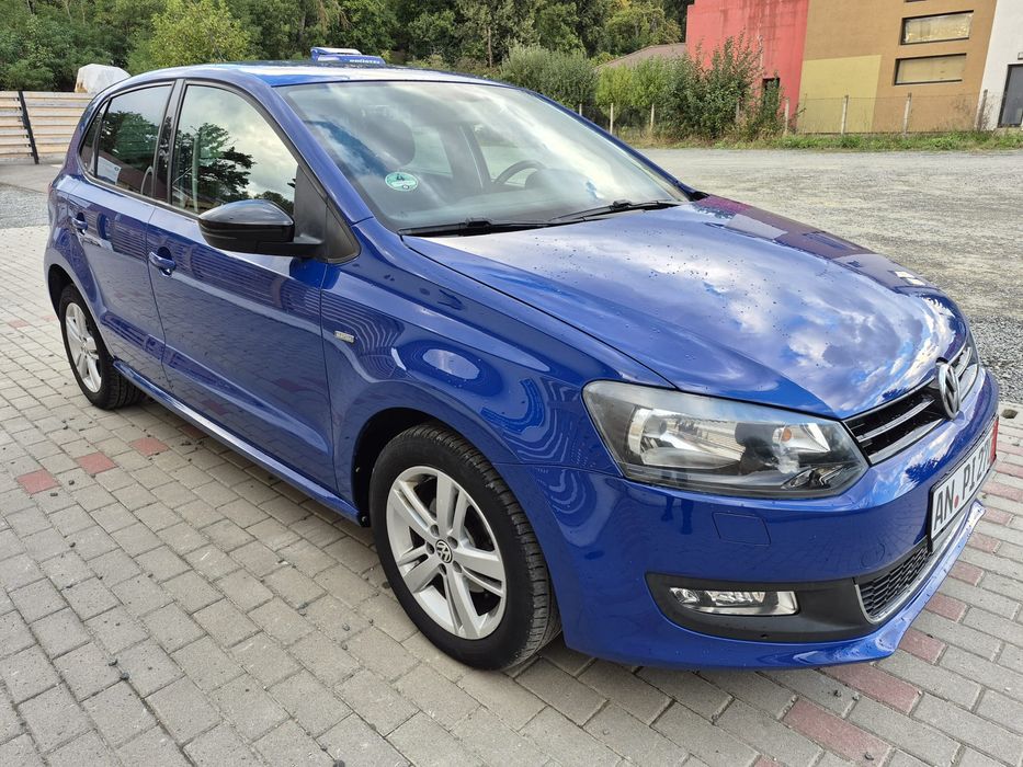 VOLKSWAGEN Polo