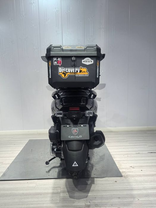 Skuter bor.          .