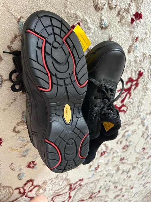 Спец ботинки размер 37 и 46