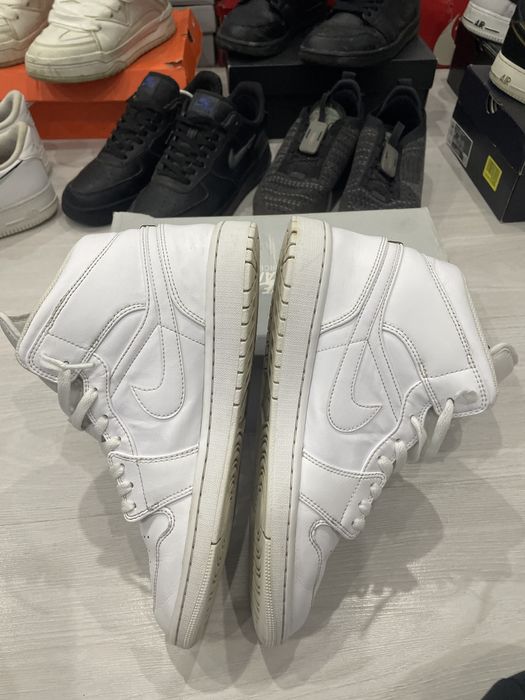 Jordan 1 mid tripple white