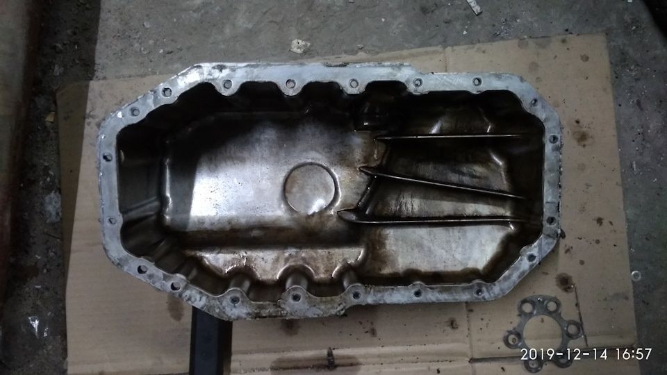 Продам голый двигатель  1.6аее