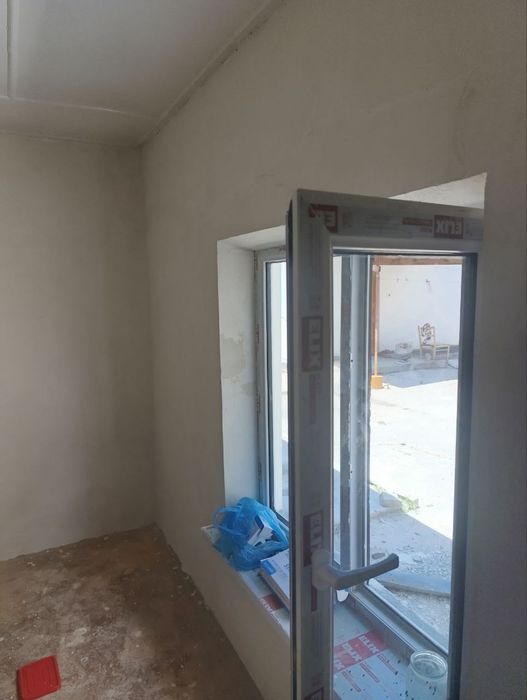 Урта чирчик тумани Авангардда.Куйликдан уйгача 9.5км. 1 соток 2хона.