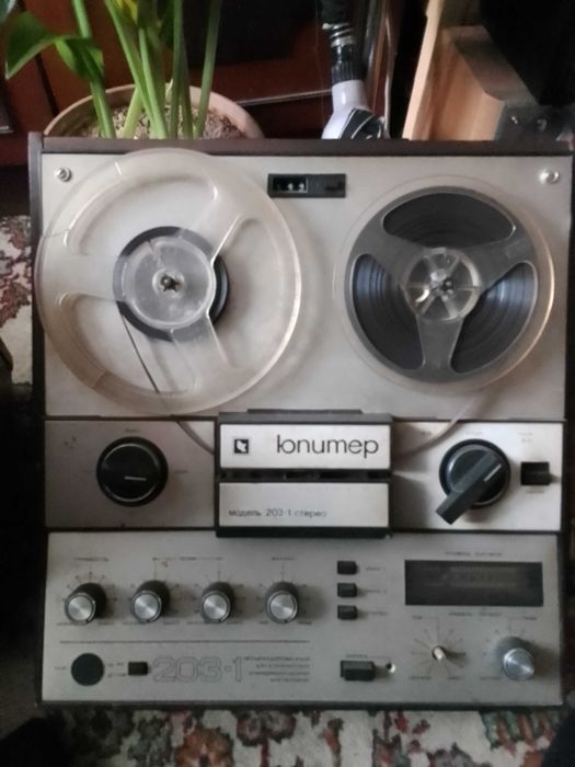 Магнитофон катушечный (бабинник)