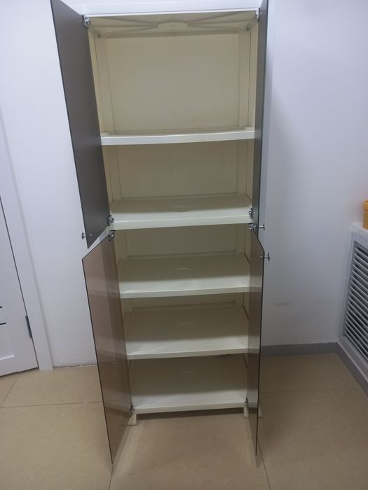 Продам медетцински шкаф