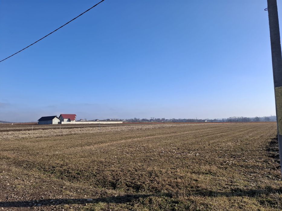 Vând teren extravilan - intravilan 4500 mp2