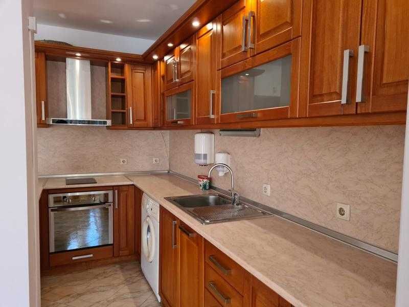 Дава се под наем Двустаен апартамент в София, Център - 69 кв.м за 398.82 € - Снимка #1